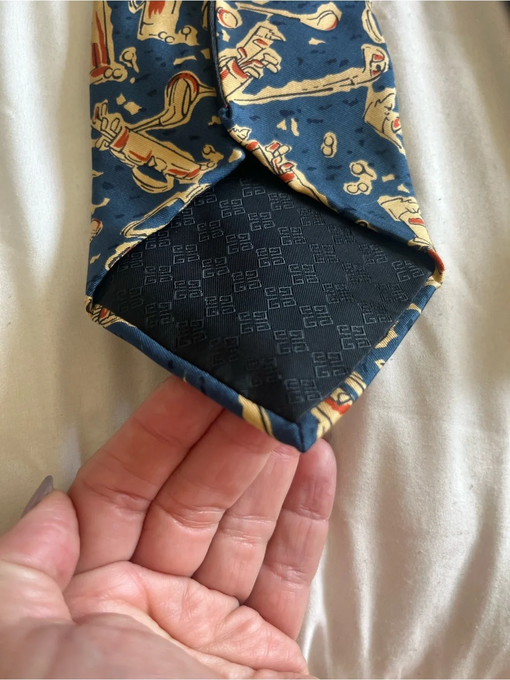 Givenchy classic silk